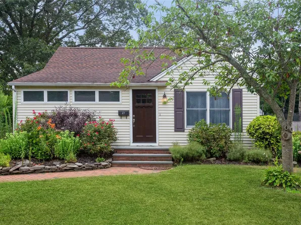 17 Walnut Avenue, Patchogue, NY 11772