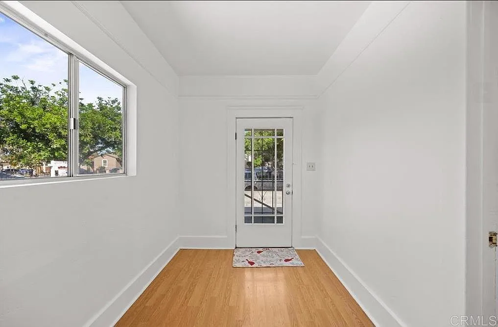 3 bed, 1043 sqft, $3,650 — Photo 3