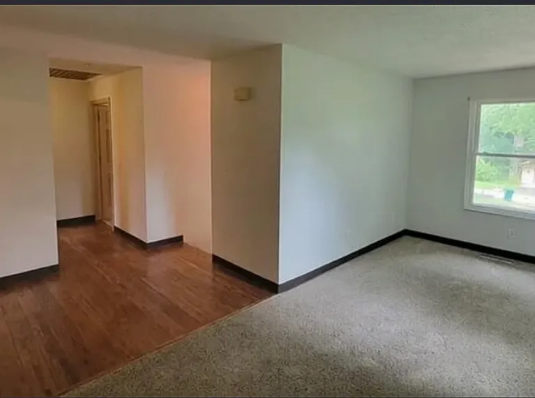807 N Clark Ave — Photo 3