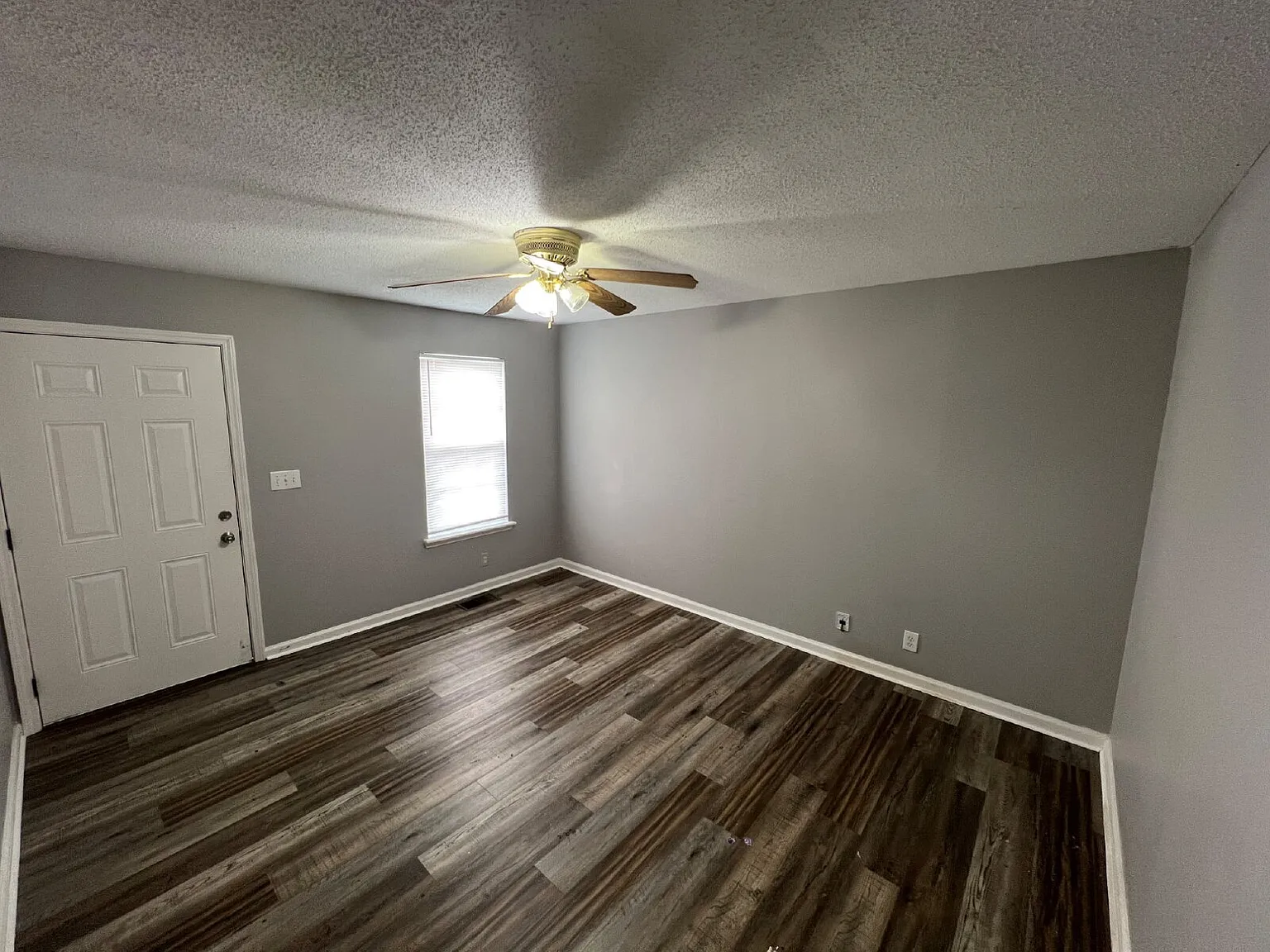 2 bed, 1.0 bath, 1010 sqft, $895 — Photo 4