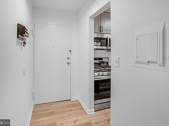5th image of 1521 Colonial Dr APT 201