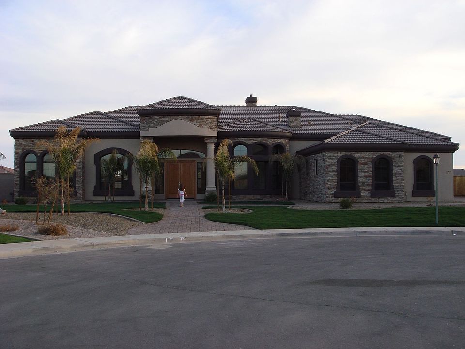 2nd image of 2735 E Bartlett Pl
