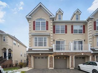 153 Blue Heron Dr, Secaucus, NJ 07094
