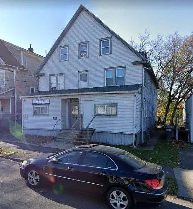 Studio, 400 sqft, $700 — Photo 1