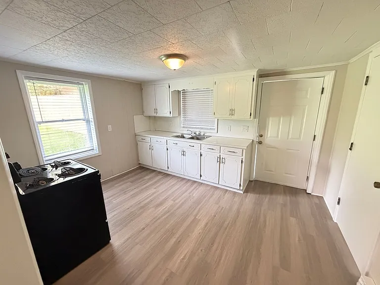 605 Grant Ave — Photo 6
