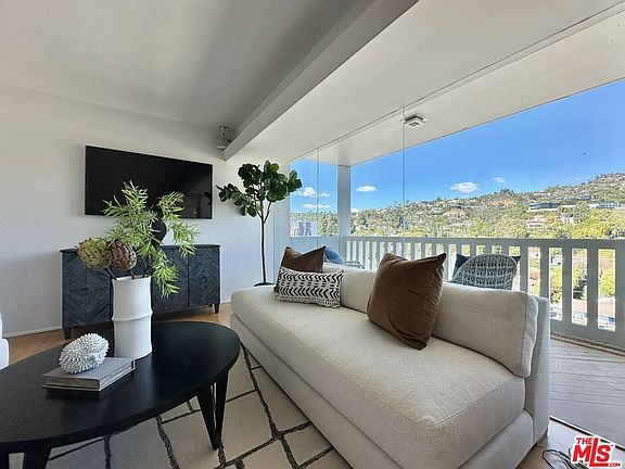 3rd image of 999 N Doheny Dr #Penthouse 3-4