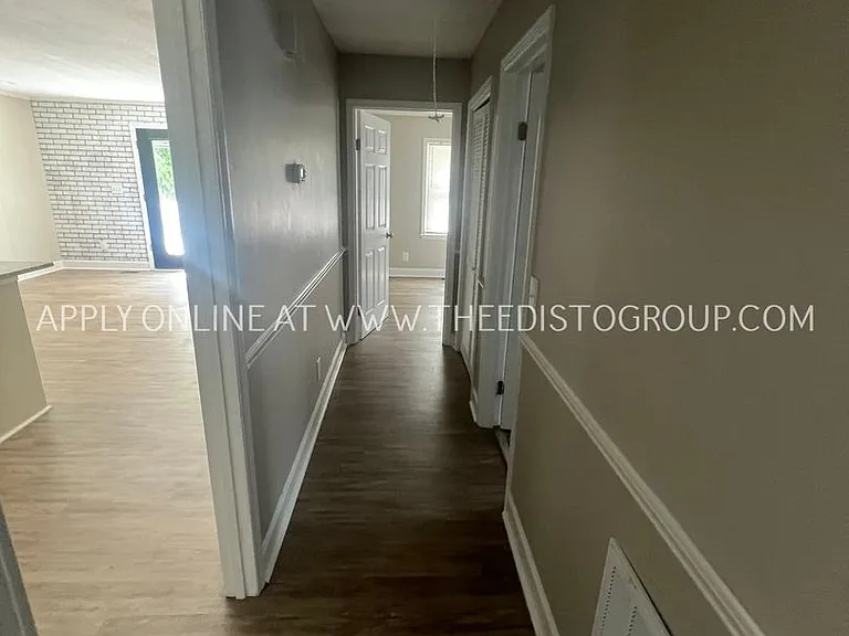 982-996 Hampton Dr NW — Photo 14