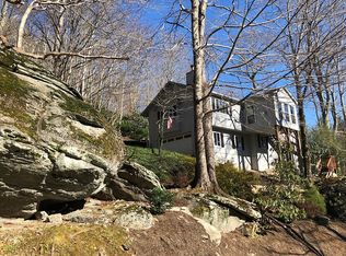 220 Woodwinds Ln, Seven Devils, NC 28604