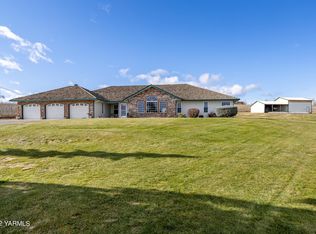 200 Nash Rd, Tieton, WA 98947