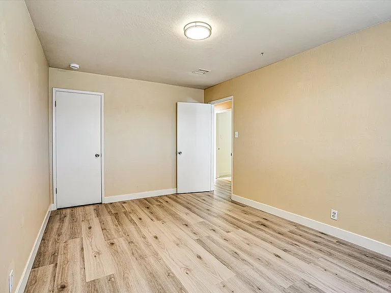 452 Wilshire Ave — Photo 21
