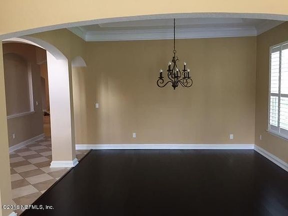4th image of 261 Oak Common Ave