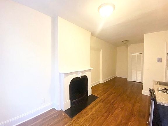 3rd image of 7 Jane St APT 2F