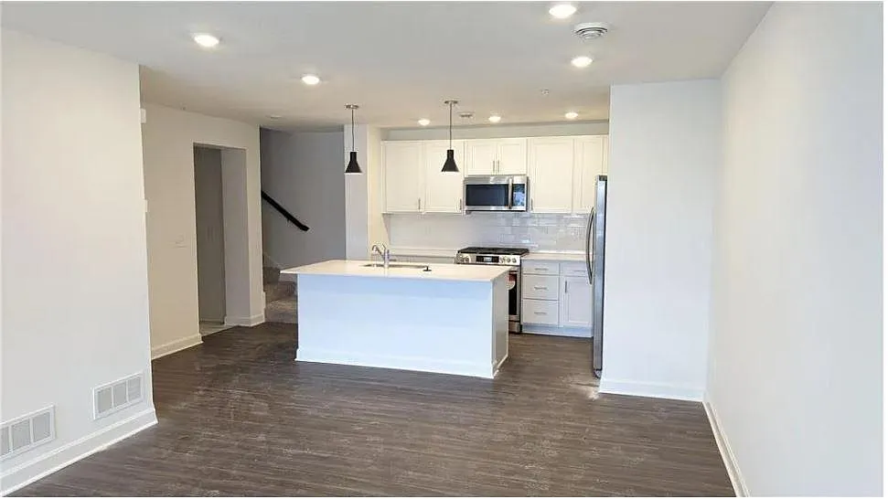 Building Photo - 5175 Long Pointe Pass
