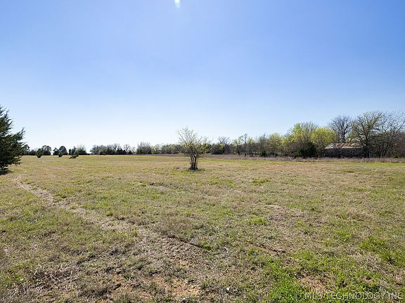 2nd image of 501 Connelly School Ln