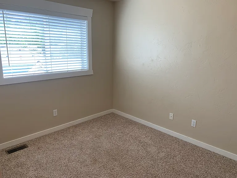 1826 Bluestone Dr — Photo 8