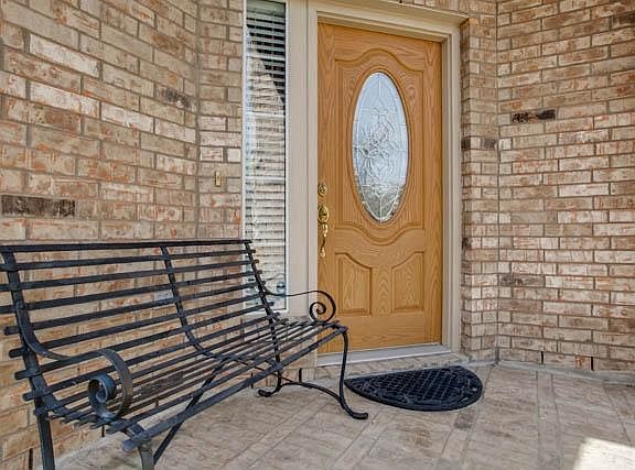 3rd image of 918 Grand Cypress Ln