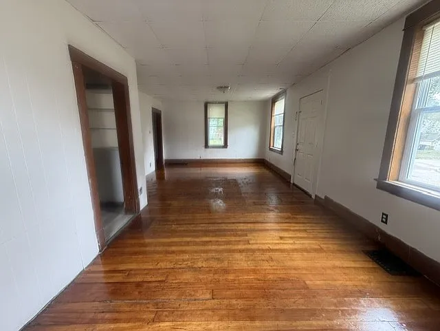 3 bed, 1053 sqft, $1,350 — Photo 2