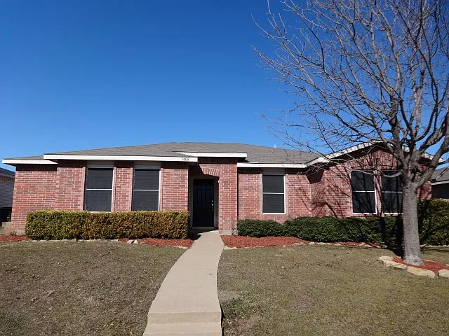 3 bed, 2.0 bath, 1588 sqft, $2,215 — Photo 1