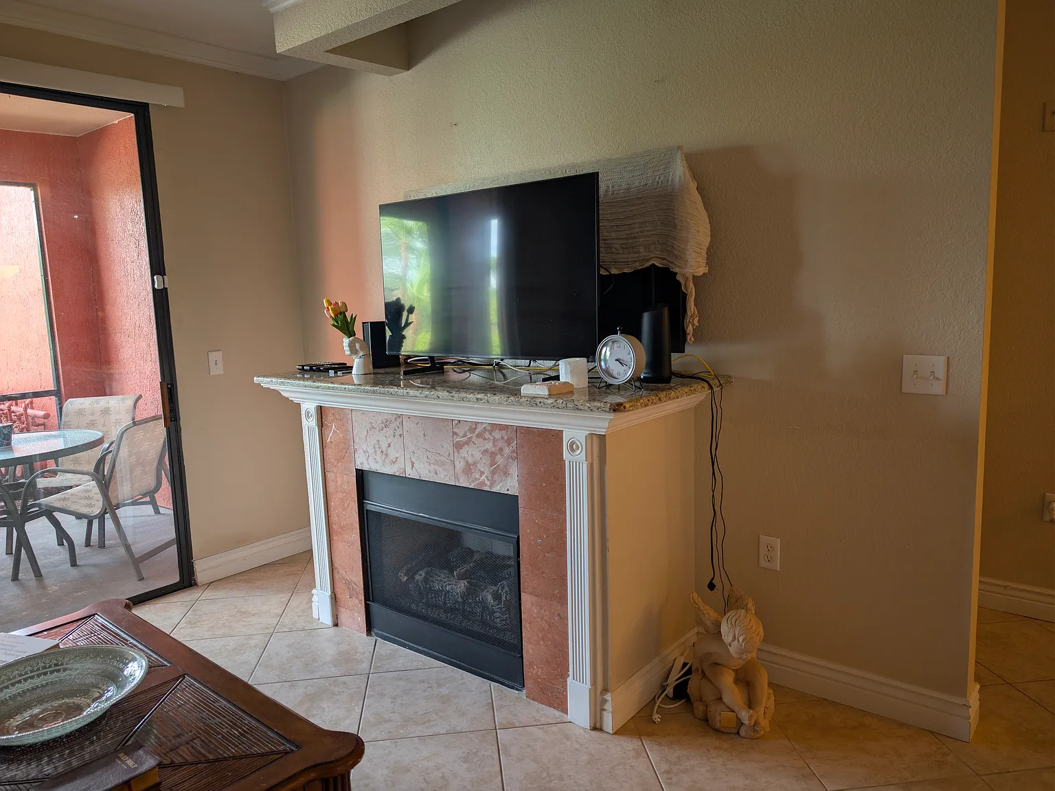 2 Bedroom furnished unit with water views — Photo 4