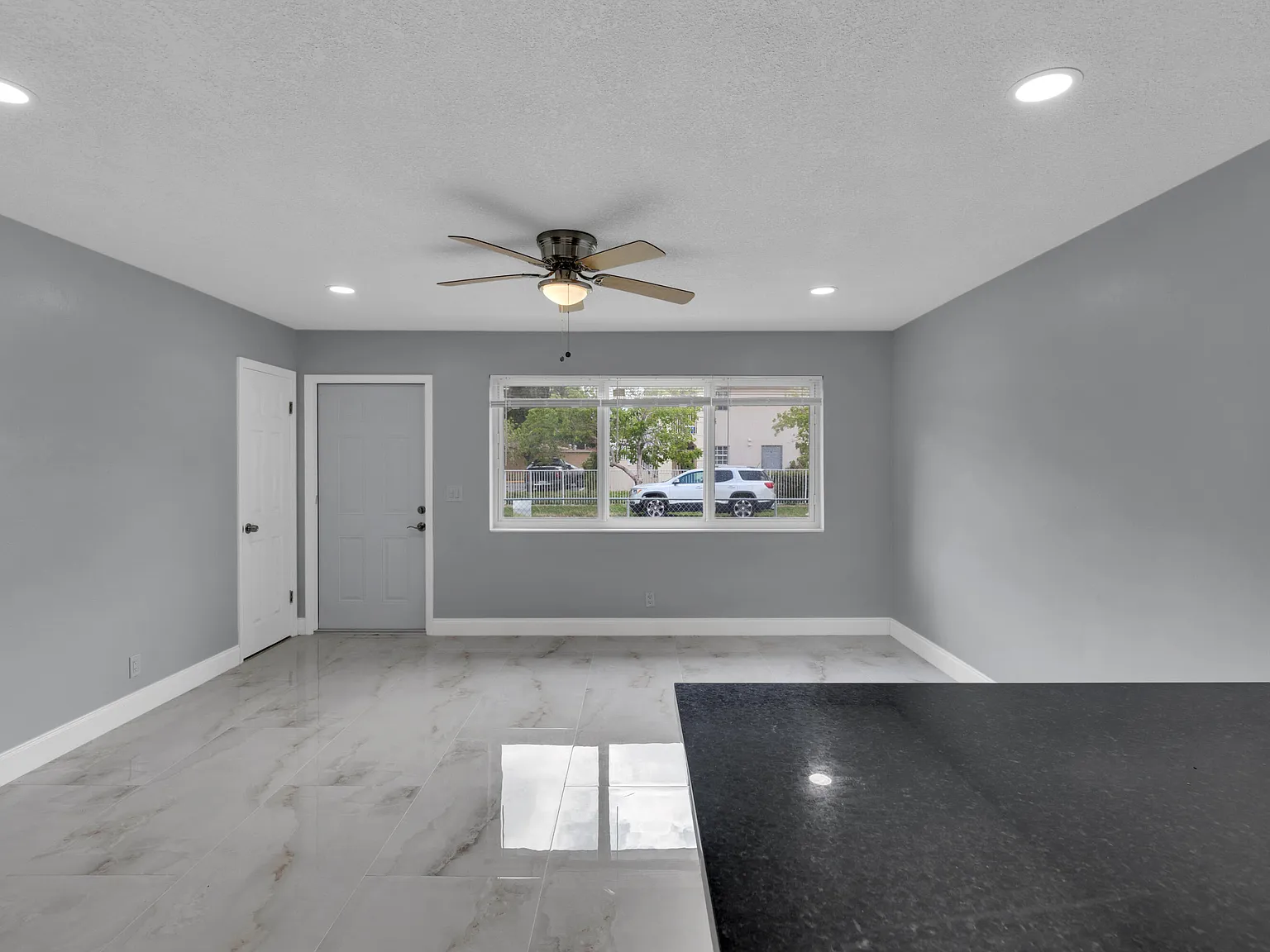 3 bed, 1.0 bath, 858 sqft, $2,500 — Photo 3