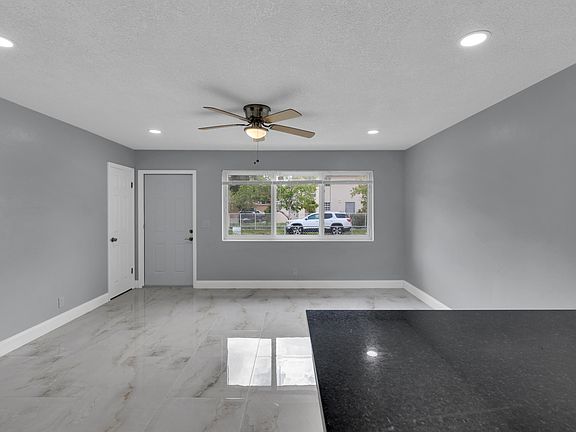5th image of 802 SW 10th St #802