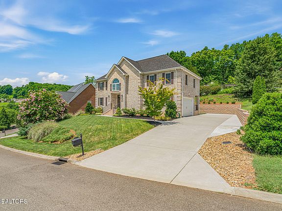 3rd image of 10019 Castleglen Ln