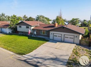 820 1st St S, Hardin, MT 59034