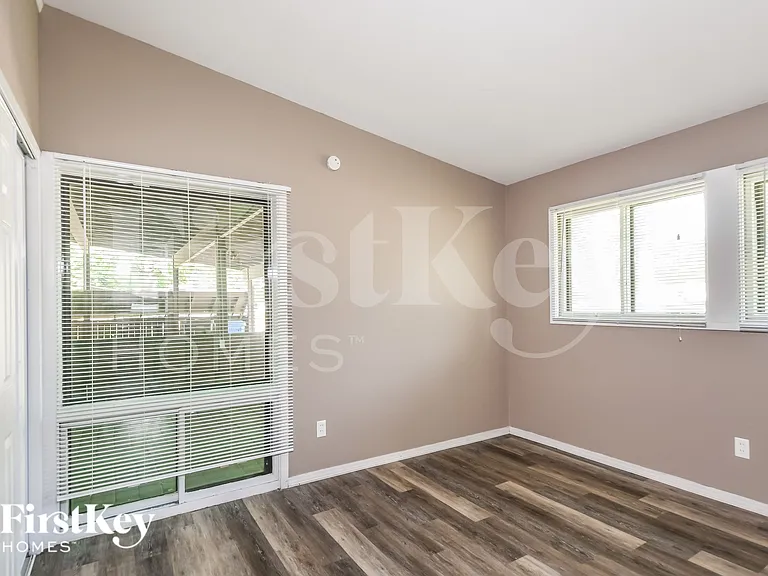 2240 Cherry Ln — Photo 11
