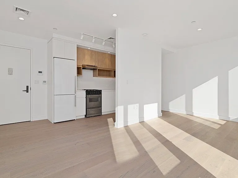 222 51st Ave #3B — Photo 3