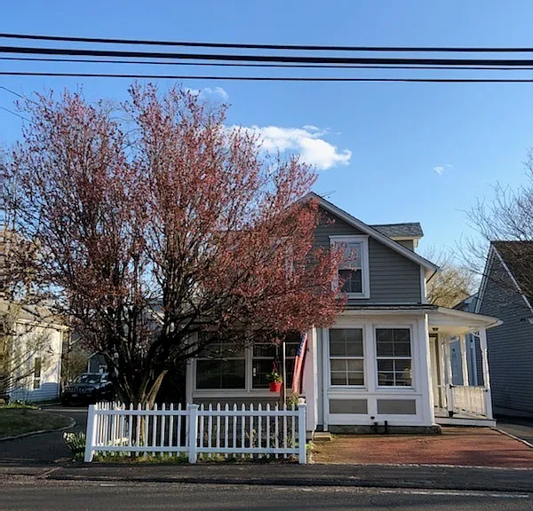 4 McKinley St — Photo 1