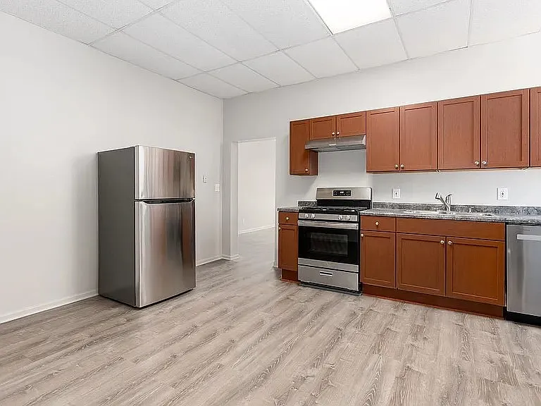 73 S Main St #2R — Photo 5