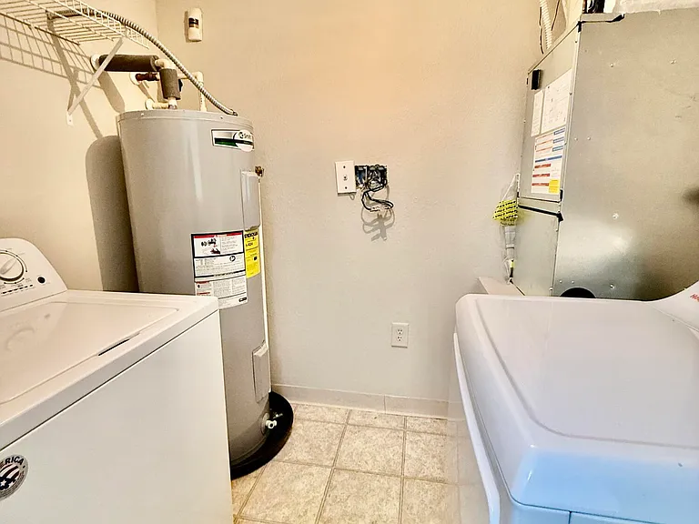 181 SW Palm Dr #103 — Photo 4