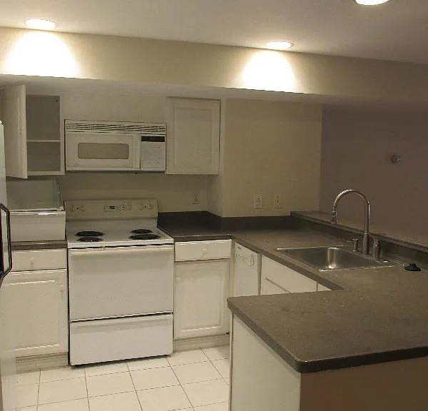 221 W Newton St #1 — Photo 12