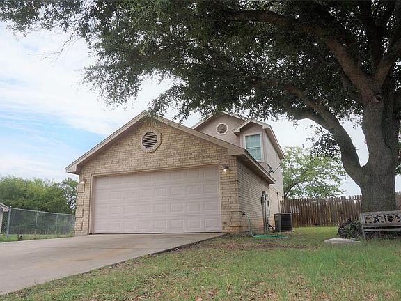 2nd image of 504 Oak Hollow Ct