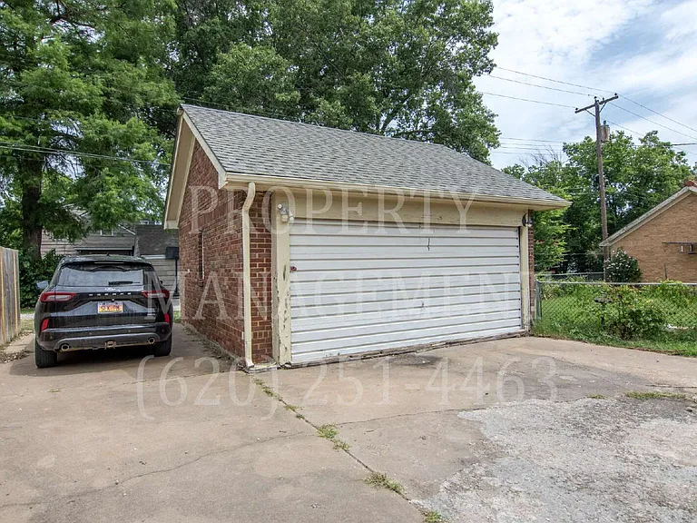 1110 W 5th St — Photo 29