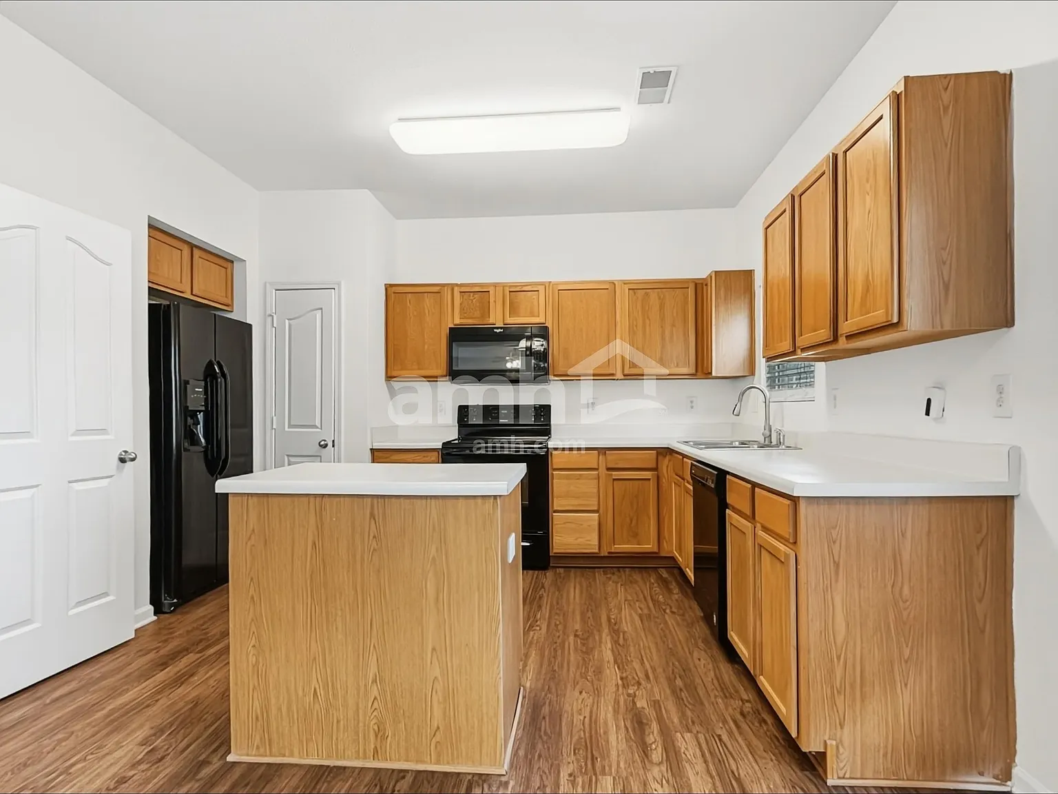 3 bed, 2.5 bath, 2014 sqft, $2,325 — Photo 4