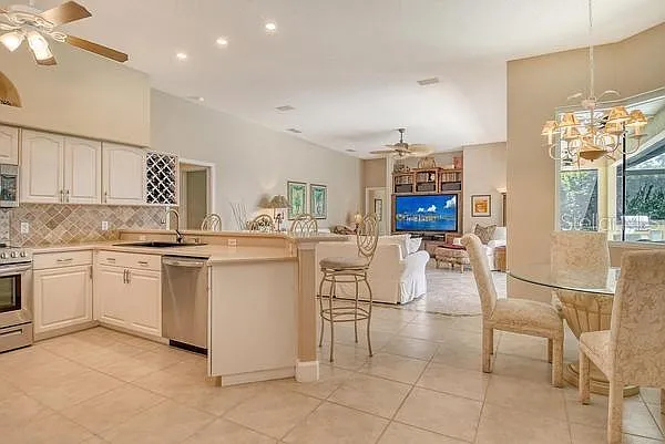 9477 Cedar Ridge Ln — Photo 13