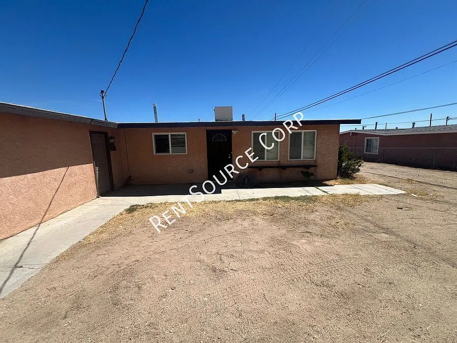 3 Bedroom Home For Rent in Barstow — Photo 3