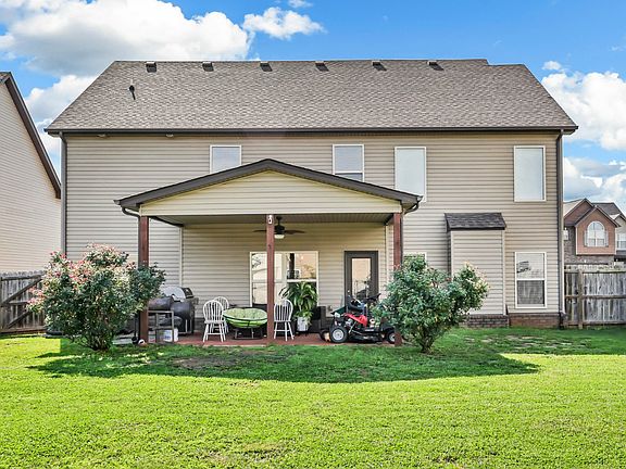 3rd image of 925 Tanager Ct