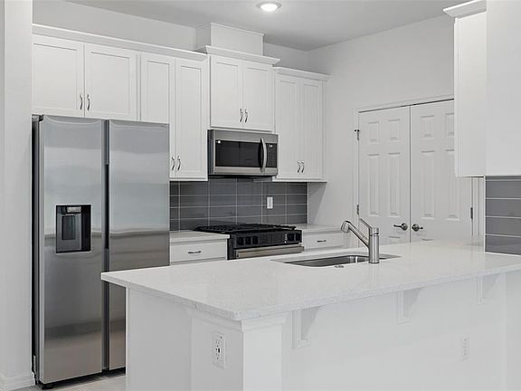 3rd image of 27476 Black Kite Ave