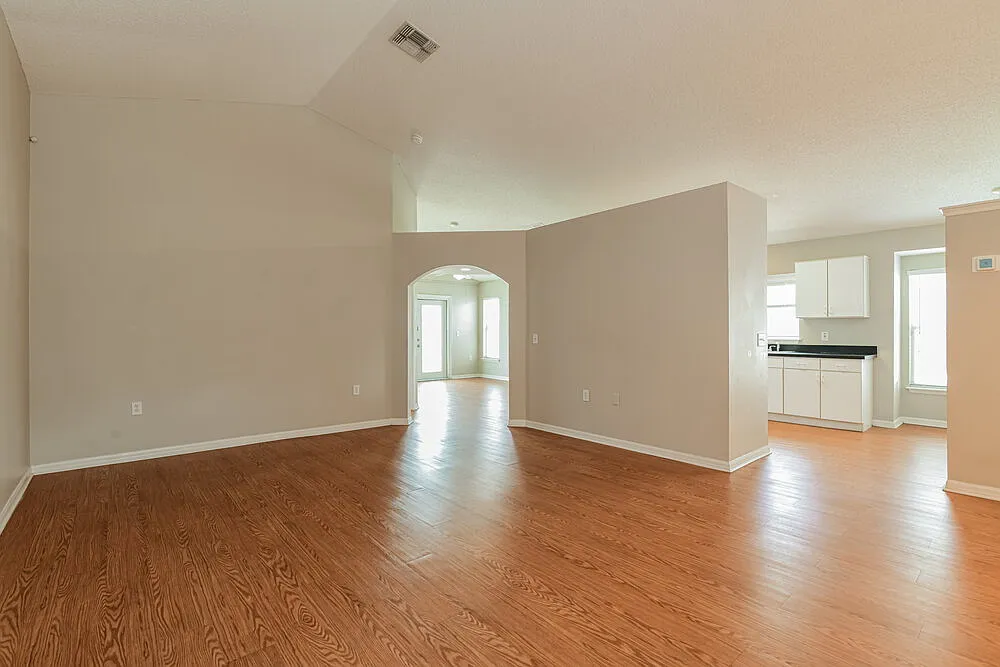 3 bed, 2.0 bath, 1574 sqft, $1,970 — Photo 4