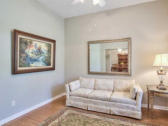 5th image of 102 Greenway Dr