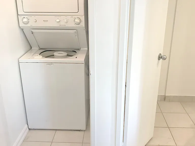 633 Bay St #511 — Photo 3