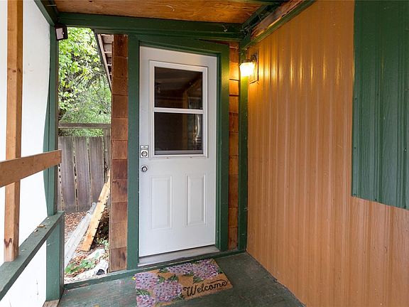 5th image of 2670 Sooke River Rd #1
