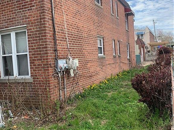 2nd image of 2581 Young Ave