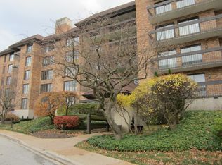 3801 Mission Hills Rd #E-106, Northbrook, IL 60062