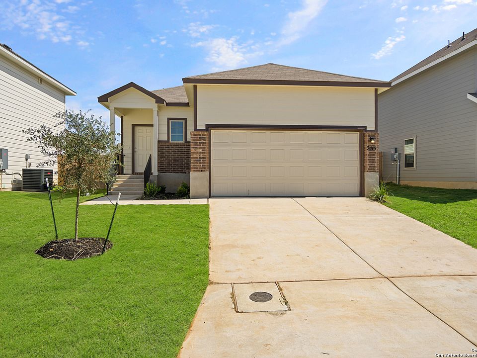 1st image of 2415 Dry Moss Way