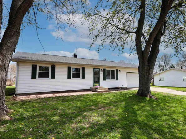 1715 Deveron Ct, New Haven, IN 46774