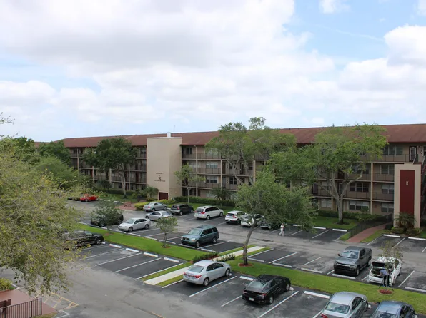 850 SW 133rd Terrace #404b, Pembroke Pines, FL 33023