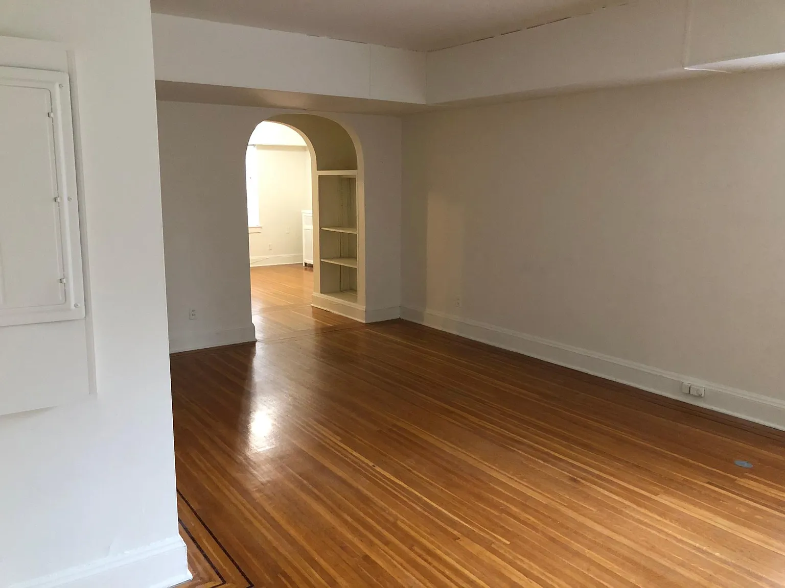 Baringer Manor — Photo 3